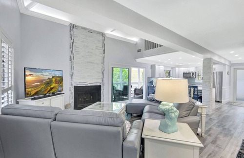 Captiva House | Coastal Retreat: Pool, Tennis & Steps to the Beach