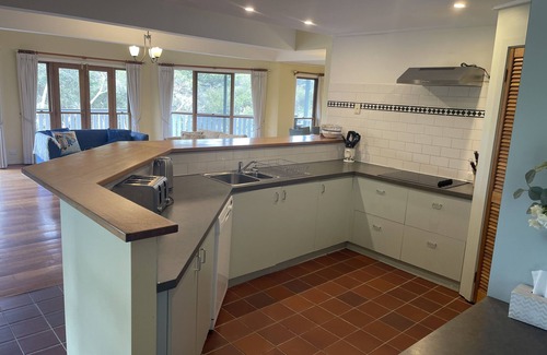 Mount Martha House | Cozy Beach House Steps from Boardwalk - Family & Pet Friendly