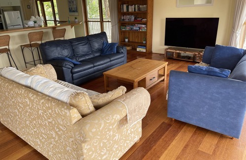 Mount Martha House | Cozy Beach House Steps from Boardwalk - Family & Pet Friendly