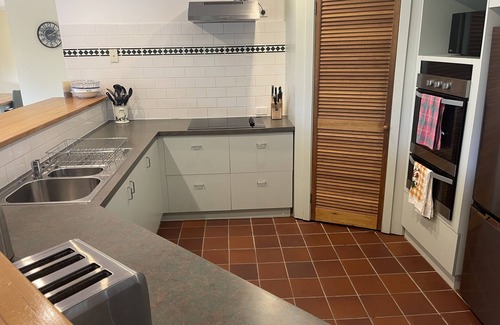 Mount Martha House | Cozy Beach House Steps from Boardwalk - Family & Pet Friendly