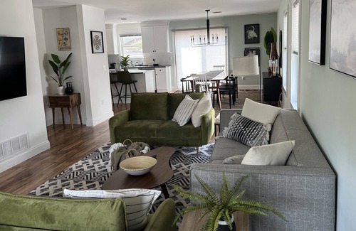 Keansburg House | 3.5 blocks to beach Heated pool and spa Great for families and kids Sleeps 15