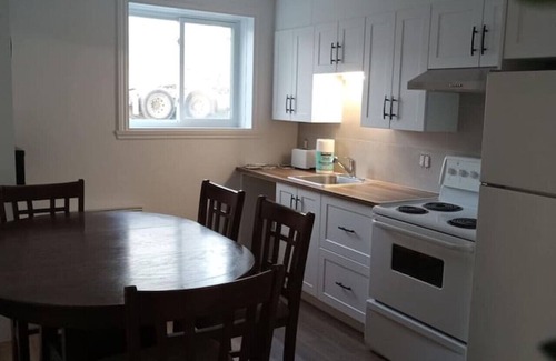 Les Rivieres Apartment | 3,5 rénove avec cour anglaise