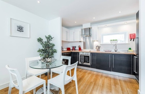 Guildford Apartment | Family-Friendly 2-Bedroom Apartment at 3 Abbots Yard