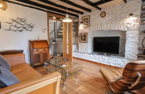 Ffynnongroyw House | Discover 3 Abergele Terrace: Family & Pet-Friendly Retreat