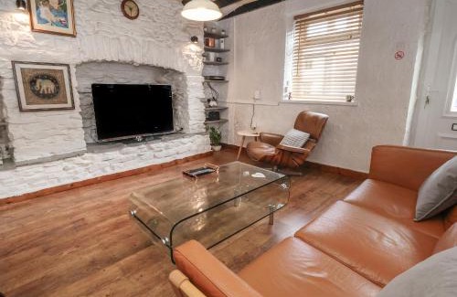 Ffynnongroyw House | Discover 3 Abergele Terrace: Family & Pet-Friendly Retreat