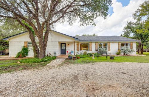 Valley Mills House | 3-Acre Yard and Cowboy Pool Modern Texas Farmhouse