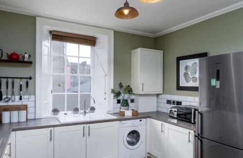 Stirling House | Top-Rated Family Retreat at The Stirling Townhouse