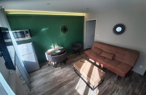 Bourg-Saint-Andeol Apartment | Cozy 3 Apt T2 "Les IRIS" with Spa and Family Amenities