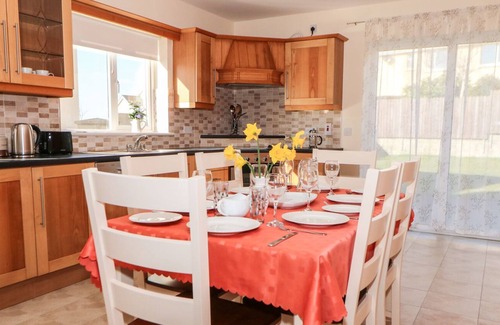 Killorglin Cottage | 3 BAILE ON TOOREEN, with a garden in Killorglin, County Kerry