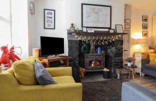Tanygrisiau House | Family-Friendly Stay at 3 Barlwyd Terrace with Pets Welcome