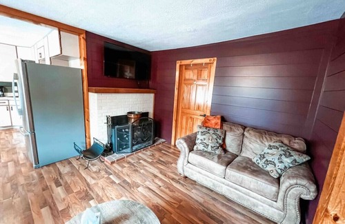 West Newton House | Ideal 3-Bedroom Retreat Near Downtown with Great Amenities