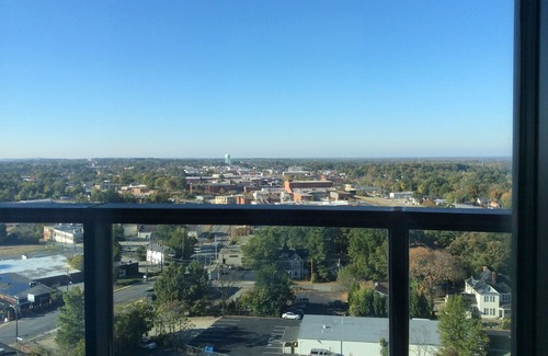 High Point Condo | Ideal 3 Bd/3 Ba Retreat Near Market & High Point University