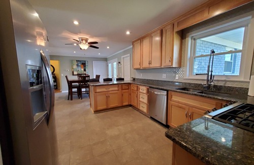 North Augusta House | Ideal Family Retreat: 3 Bedrooms with Ocean View & Kitchen