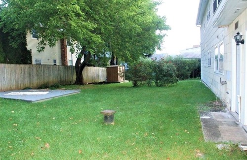 Oyster Bay Apartment | Ideal 3 BD Apartment Steps from Beach and Local Attractions