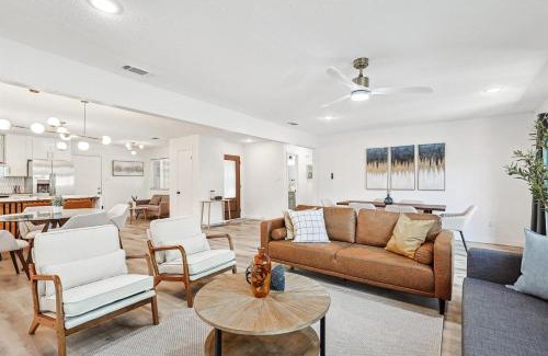 Irving House | 3-BD - Fully Remodeled Convenient & Spacious