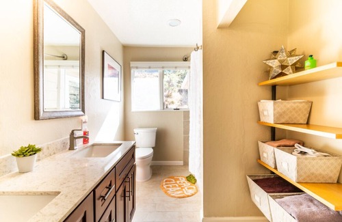 Leona Heights House | Spacious 3-Bedroom Retreat in Oakland Hills for Remote Work