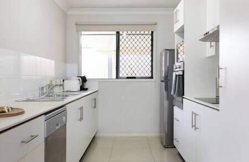 Acacia Ridge Apartment | Cozy 3 Bedroom Apartment with Kitchen and Espresso Bar