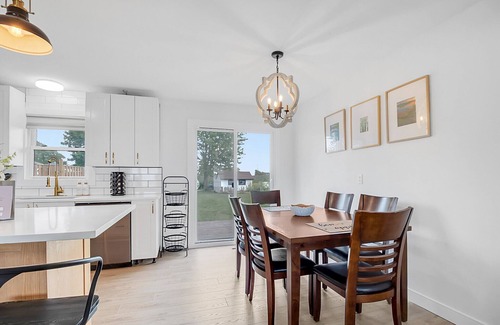 Pointe aux Roches House | Perfect 3-Bed Cottage with Hot Tub, Steps from Marina