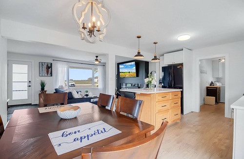 Pointe aux Roches House | Perfect 3-Bed Cottage with Hot Tub, Steps from Marina