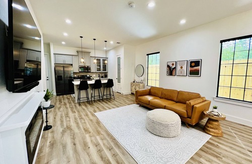 OST - South Union House | Beautiful Gated 3 BDR Home Near Medical Center & NRG