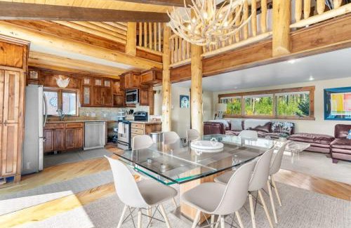 Breckenridge House | Guest Rated 10/10: Mountain Retreat with Forest Views