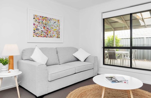 Mount Barker House | 3 Bdrm, 2 Bthrm House With Aircon & Outdoor Dining