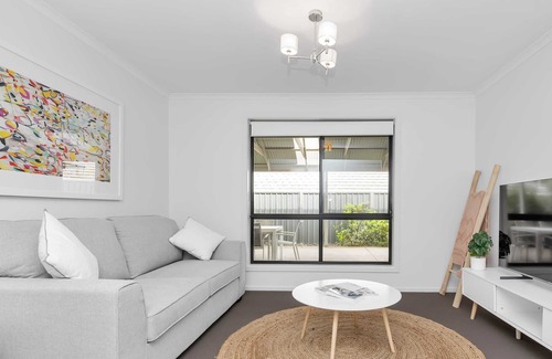 Mount Barker House | 3 Bdrm, 2 Bthrm House With Aircon & Outdoor Dining