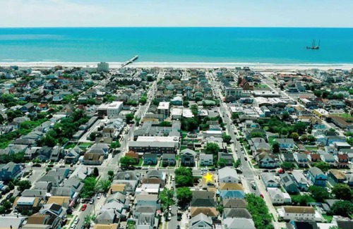 Ventnor City Apartment | Spacious 3-BDRM Apartment Just Steps from the Beach