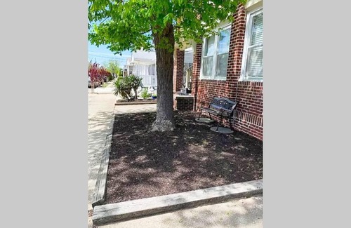 Ventnor City Apartment | Spacious 3-BDRM Apartment Just Steps from the Beach