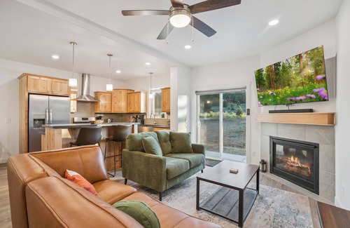 Tabernash House | 3-bdrm Dog and Family Friendly w Garage, Office, Lake Loop and MTB Trails