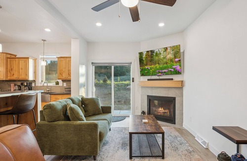 Tabernash House | 3-bdrm Dog and Family Friendly w Garage, Office, Lake Loop and MTB Trails