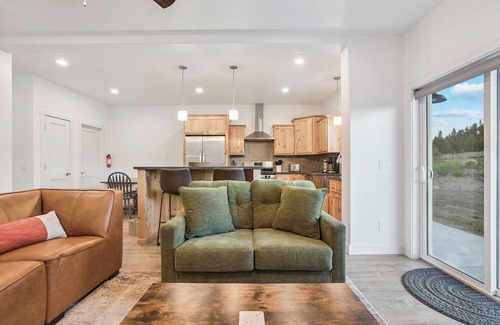 Tabernash House | 3-bdrm Dog and Family Friendly w Garage, Office, Lake Loop and MTB Trails