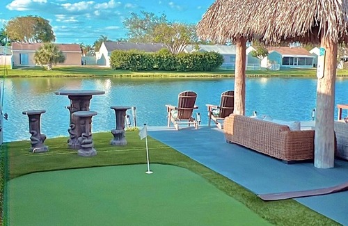 Whisper Walk House | Lake House Boca Raton: Tiki Hut & Golfing Paradise Awaits