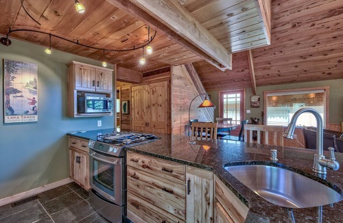 Incline Village House | Cozy 3 Bdrm Cabin on a Creek with Pool and Spa