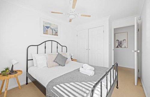 Merrylands House | Cozy 3-Bedroom Duplex Retreat in Greystanes