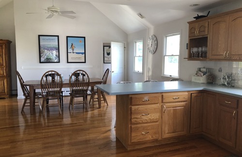 Newport House | Experience 3 Beaches Cottage: Poolside Retreat Near Shore