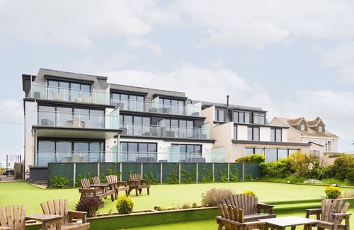 Crantock Apartment | 3 Beachview - apartment in Crantock sleeps 4 guests in 2 bedrooms