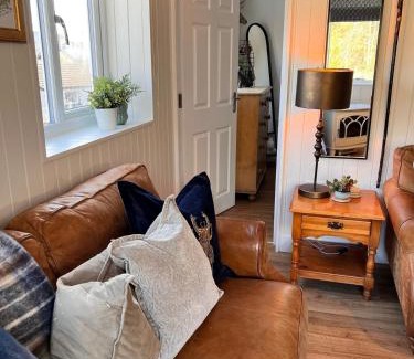 Pontsticill House | Enjoy Spectacular Views with BBQ & Pizza Oven Amenities