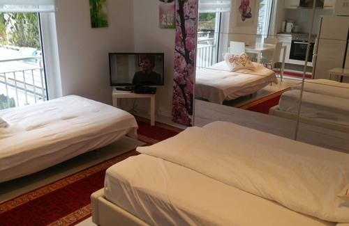 Offenbach am Main Apartment | Comfortable 3 Apartments Ideal for Groups of 6 to 7