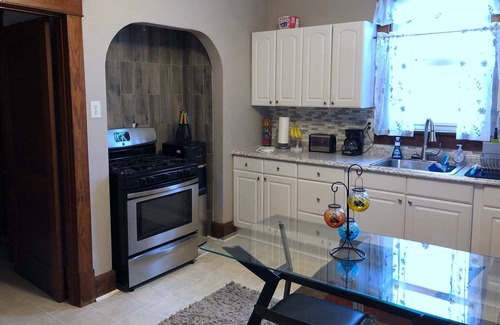 Renault Other | 3 Bed, 1 Bath, 1.5 Story FARMHOUSE - 1/2 way between Columbia & Waterloo - V