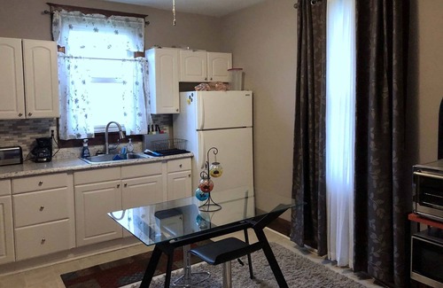 Renault Other | 3 Bed, 1 Bath, 1.5 Story FARMHOUSE - 1/2 way between Columbia & Waterloo - V