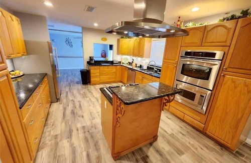 Lutz House | Relaxing Retreat with Heated Pool & Spa in Tampa, FL