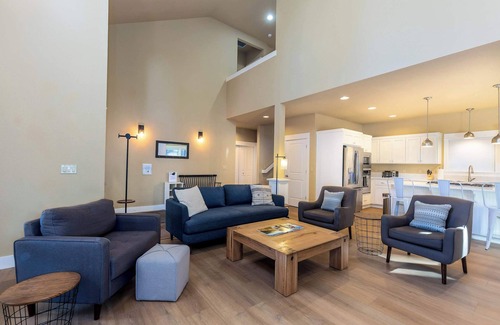 RiverWild House | 3 Bed 2.5 Bath Home, steps from the Deschutes River Trail!, in Bend