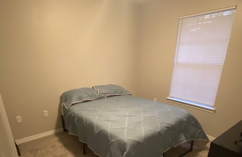 Baker House | Family-Friendly 3 Bed/2 Bath Updated Townhome - Rated 10/10