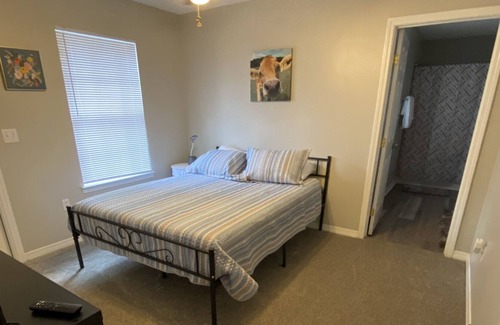 Baker House | Family-Friendly 3 Bed/2 Bath Updated Townhome - Rated 10/10