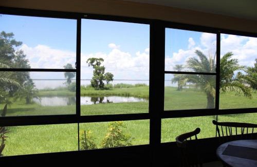 Oviedo House | 3 Bed 2 Bath Amazing Lakeview , Jacuzzi Bath Tub