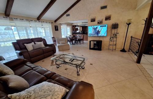 Oviedo House | 3 Bed 2 Bath Amazing Lakeview , Jacuzzi Bath Tub