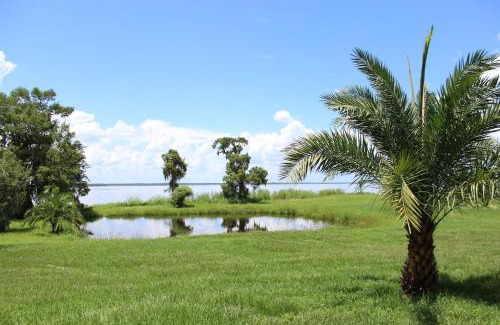 Oviedo House | 3 Bed 2 Bath Amazing Lakeview , Jacuzzi Bath Tub