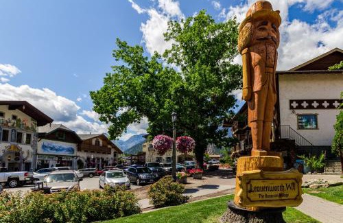 Downtown Leavenworth Apartment | Family-Friendly 3 Bed Apartment in Leavenworth