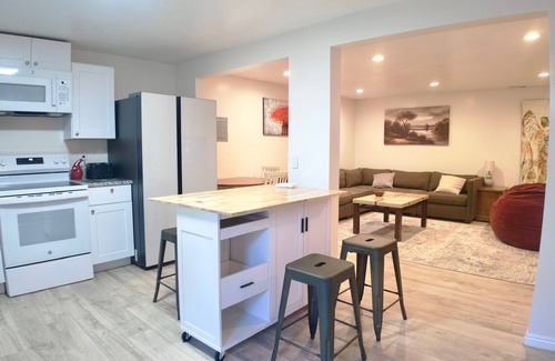 Midvale House | 3-bed/2 bath basement apt. in charming Midvale with AC, wifi, laundry & hot tub.